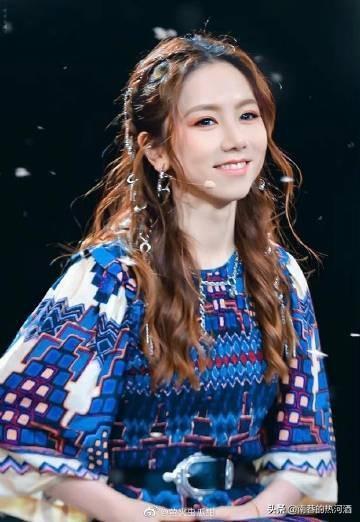 娱乐吃瓜小妹邓紫棋,娱乐界的吃瓜小妹，揭秘娱乐圈背后的故事  第1张